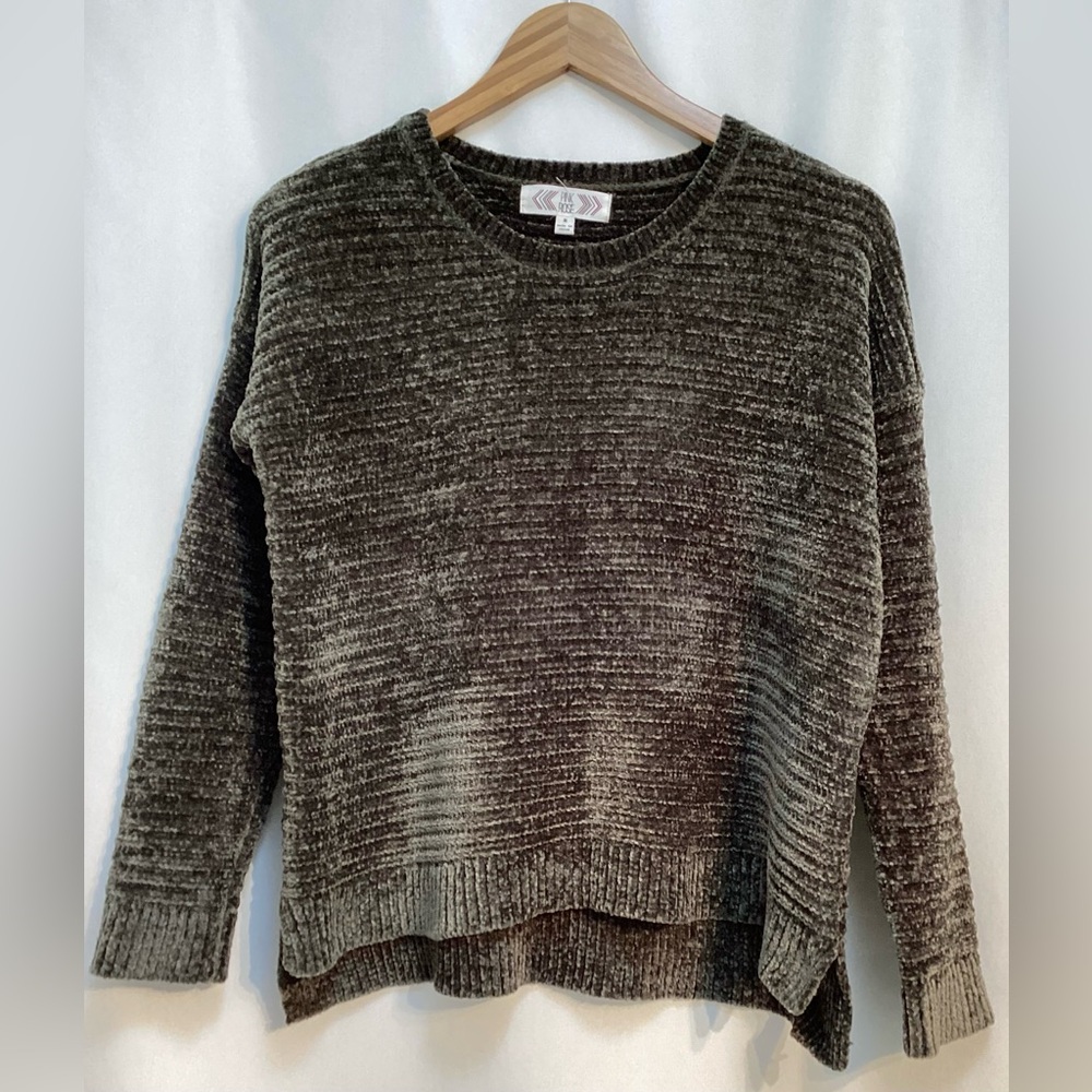 Pink Rose. Incredibly soft mossy green sweater. Medium